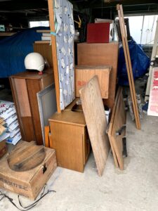 焼津市のお客様、木製家具、折りたたみテーブル、その他不用品を回収させて頂きました。